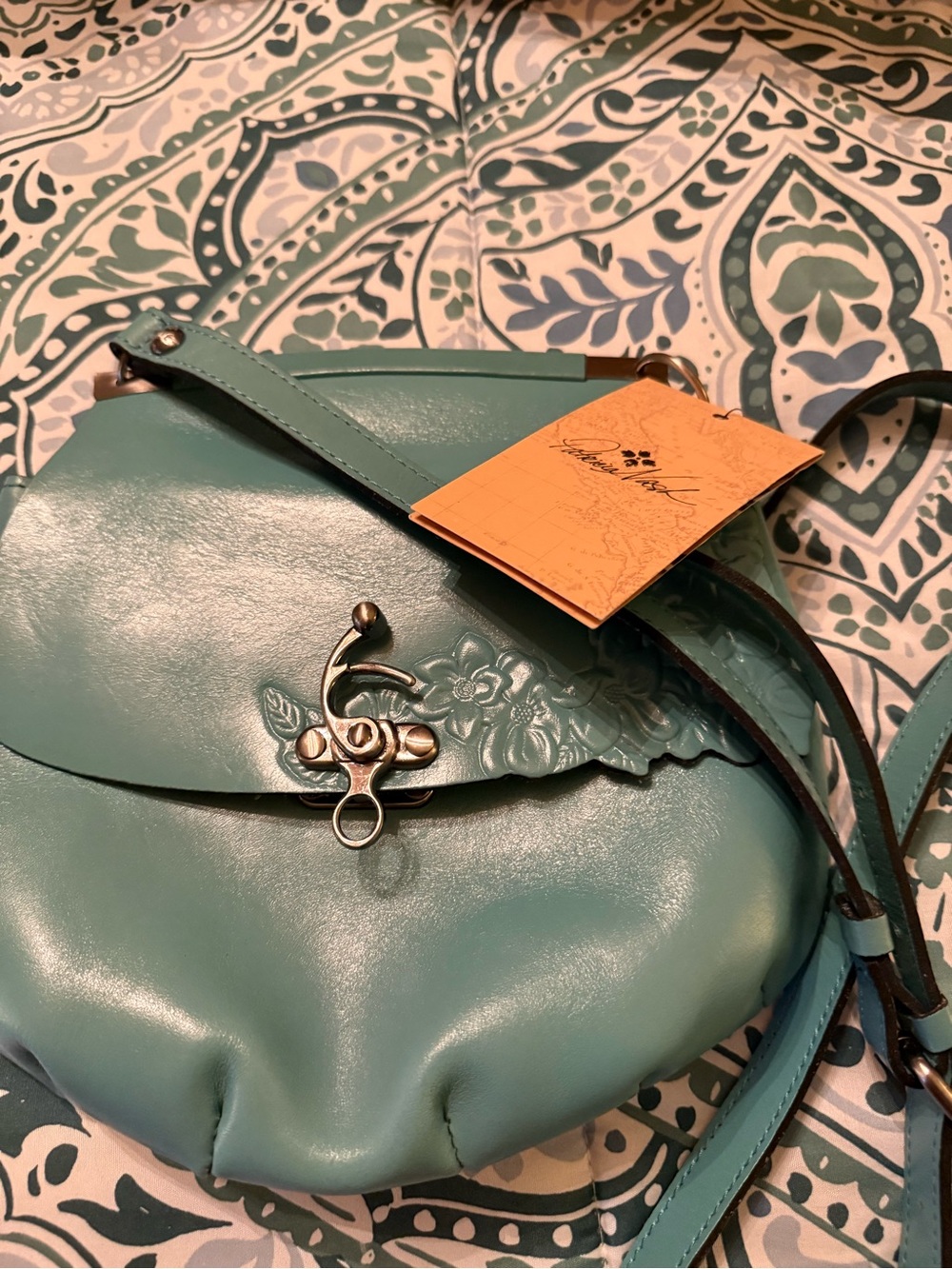 New Patricia Nash Teal Floral Embossed Leather Crossbody Bag with Dust Bag - Picture 6 of 8